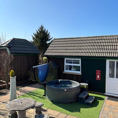 Lincoln Holiday Retreat Little House With Private Hot Tub Екстериор снимка
